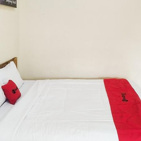 Hotel Reddoorz Syariah At Shakira Alesha Enggal à Bandar Lampung Extérieur photo