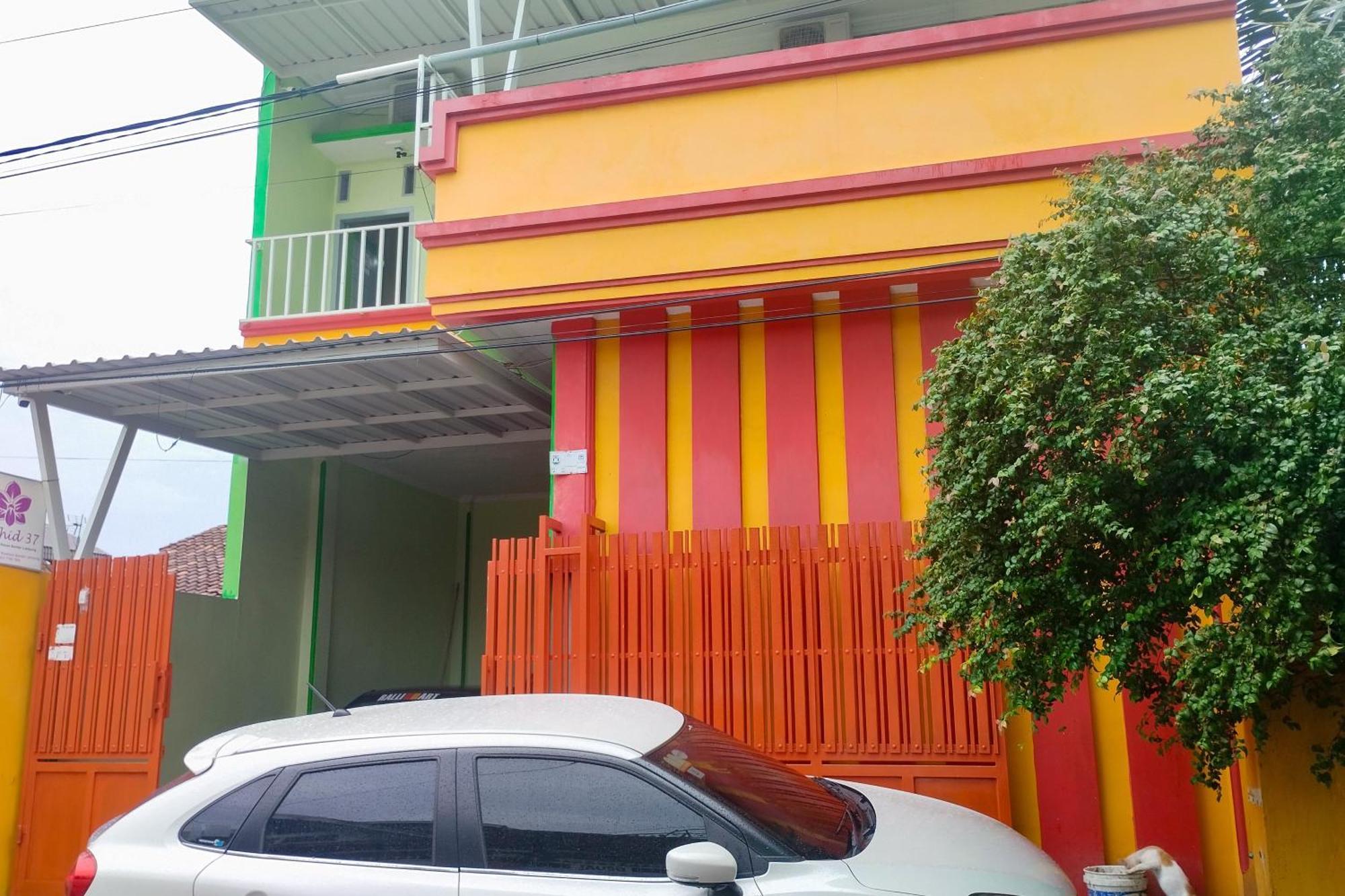 Hotel Reddoorz Syariah At Shakira Alesha Enggal à Bandar Lampung Extérieur photo
