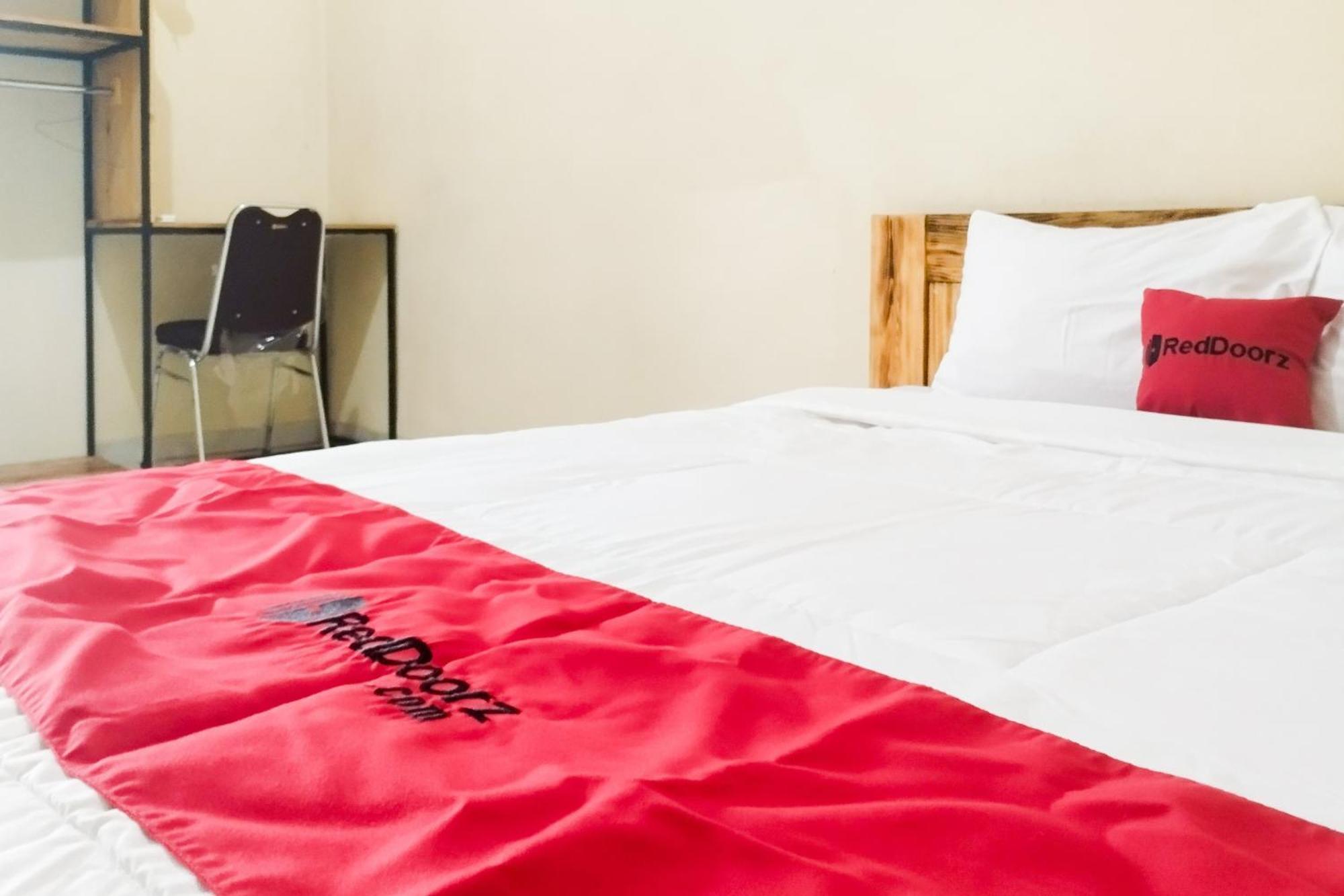 Hotel Reddoorz Syariah At Shakira Alesha Enggal à Bandar Lampung Extérieur photo