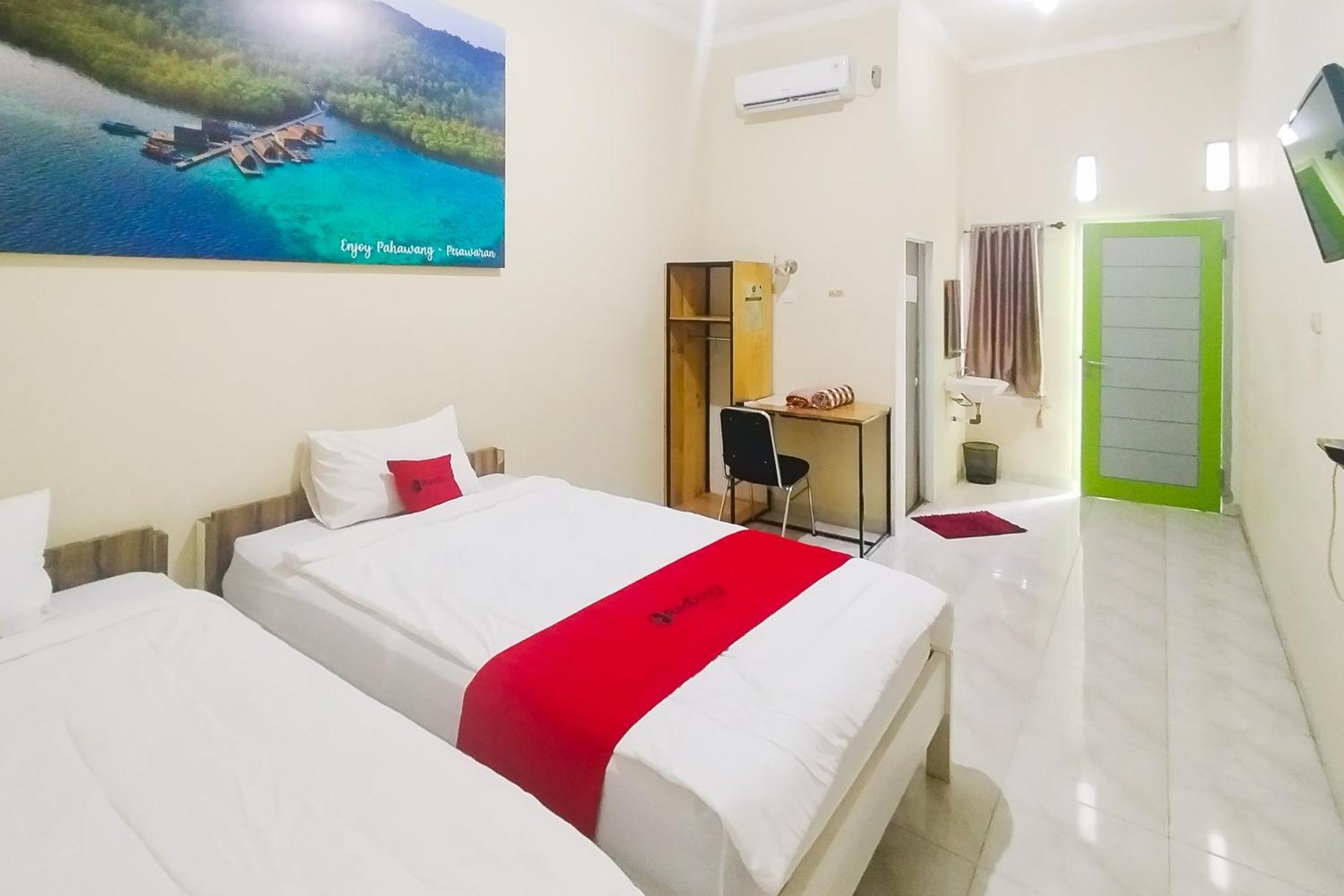 Hotel Reddoorz Syariah At Shakira Alesha Enggal à Bandar Lampung Extérieur photo
