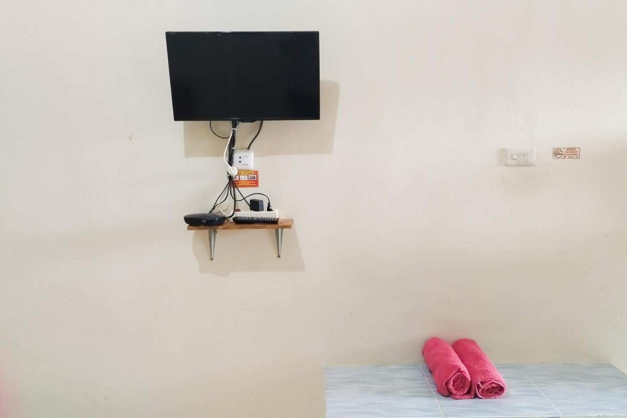 Hotel Reddoorz Syariah At Shakira Alesha Enggal à Bandar Lampung Extérieur photo