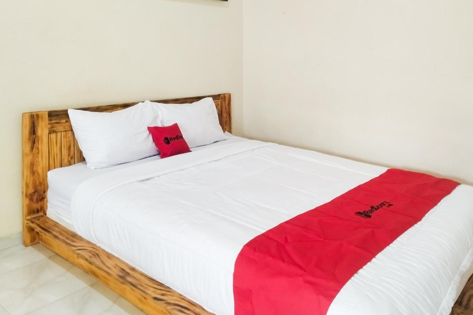 Hotel Reddoorz Syariah At Shakira Alesha Enggal à Bandar Lampung Extérieur photo